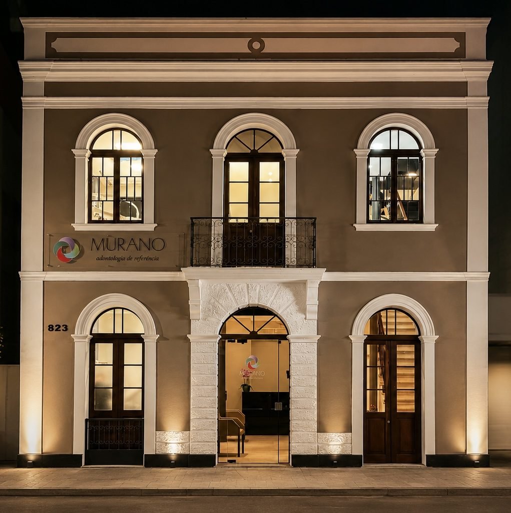 Fachada do casarão restaurado da Murano Odontologia, no Batel
